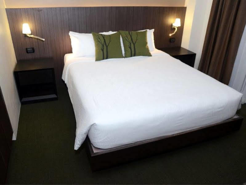 Stradella Hotel Pasig City Buitenkant foto
