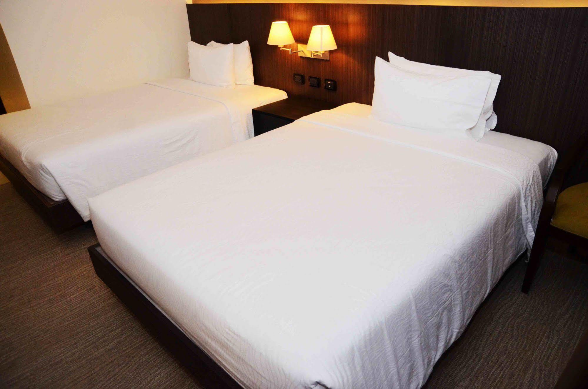 Stradella Hotel Pasig City Buitenkant foto